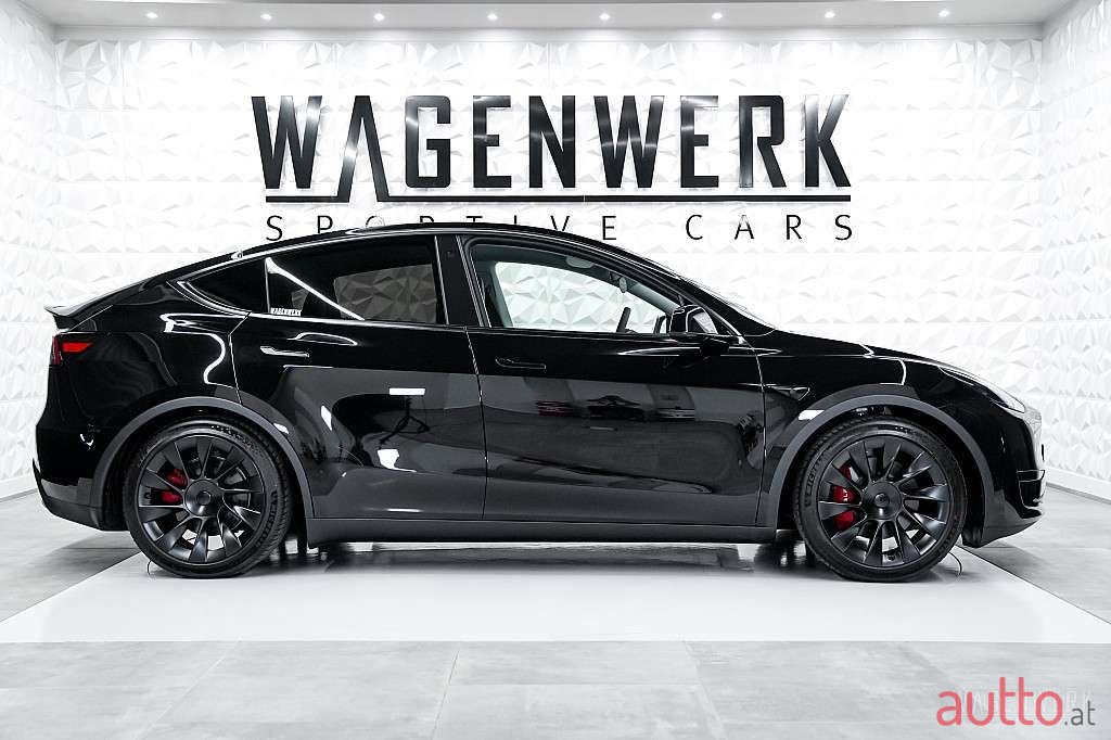 2024' Tesla Model Y photo #3