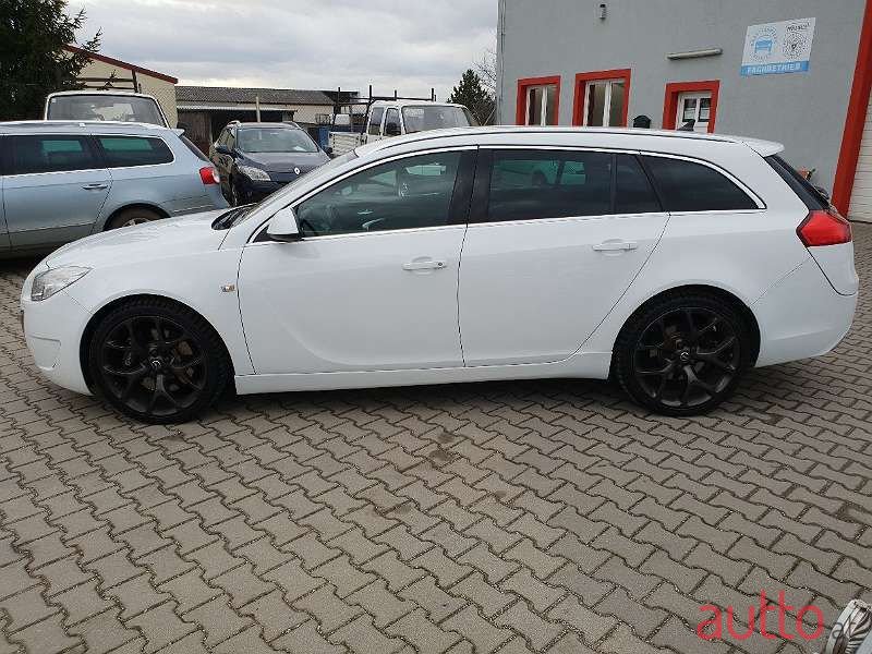 2010' Opel Insignia photo #2