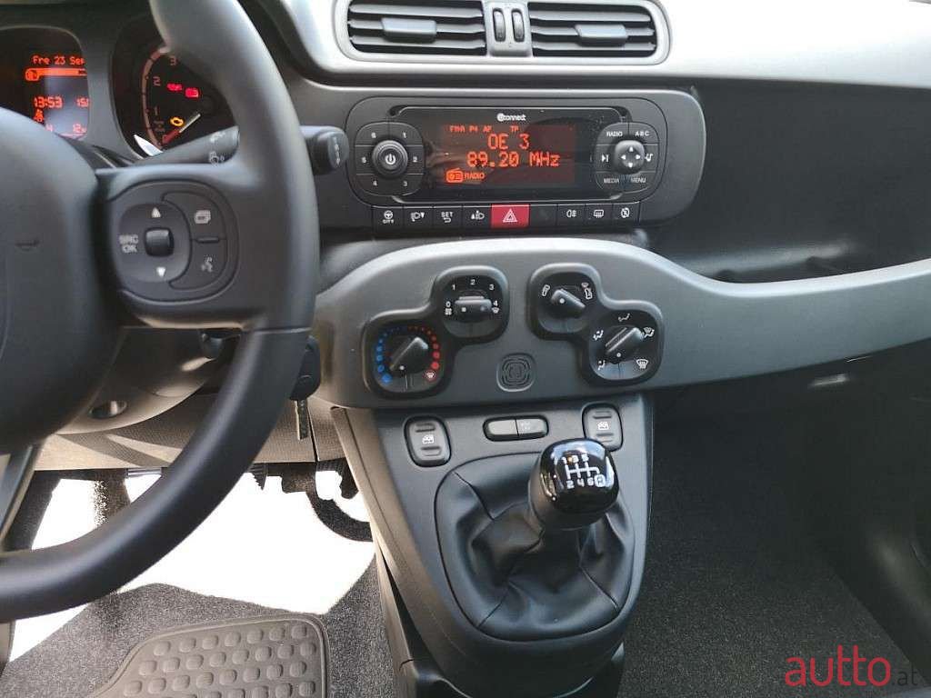 2022' Fiat Panda photo #2