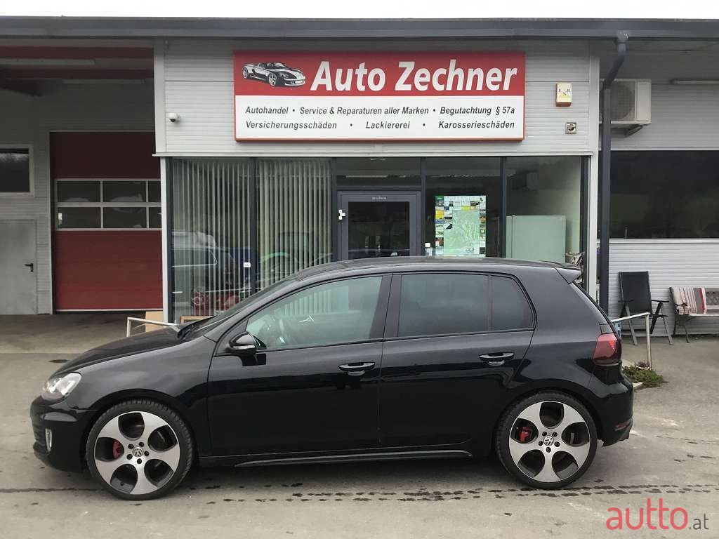 2010' Volkswagen Golf photo #2