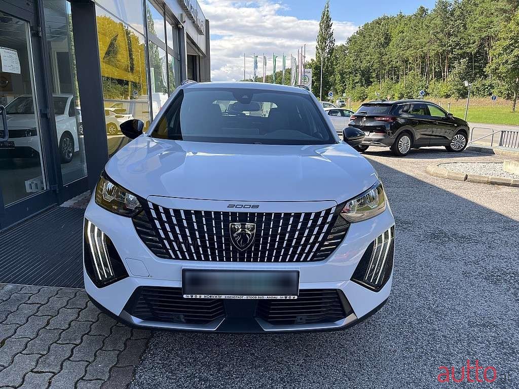 2024' Peugeot 2008 photo #2