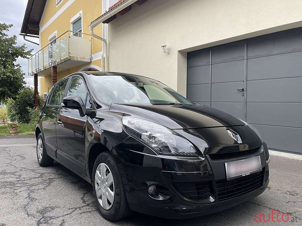 2009' Renault Scenic photo #1