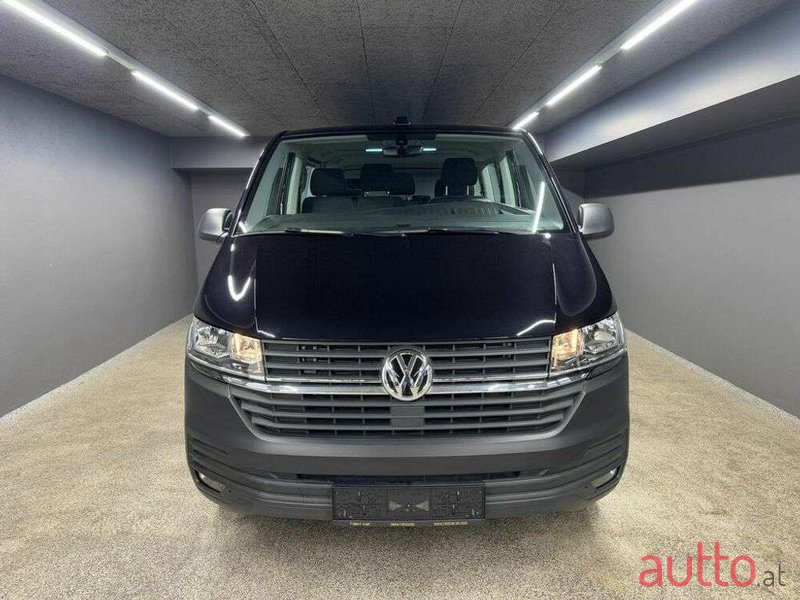 2023' Volkswagen Caravelle photo #4