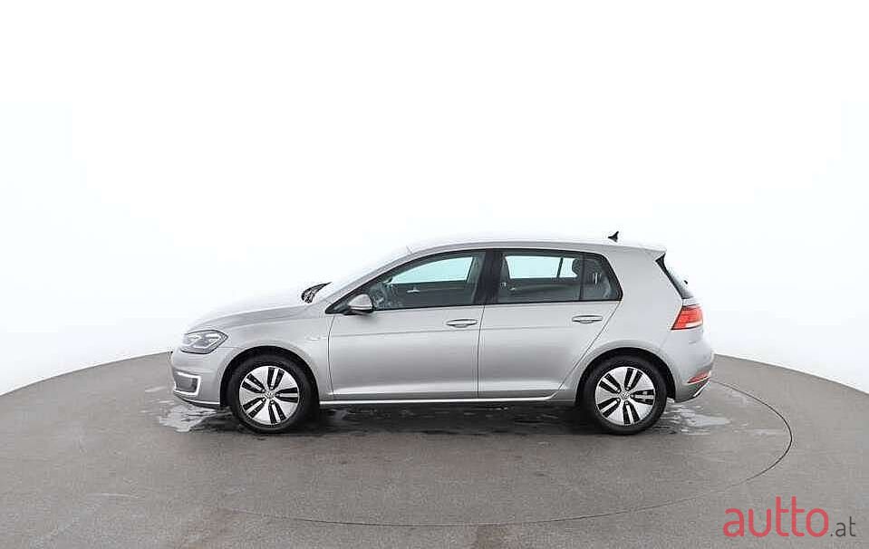 2018' Volkswagen Golf photo #5