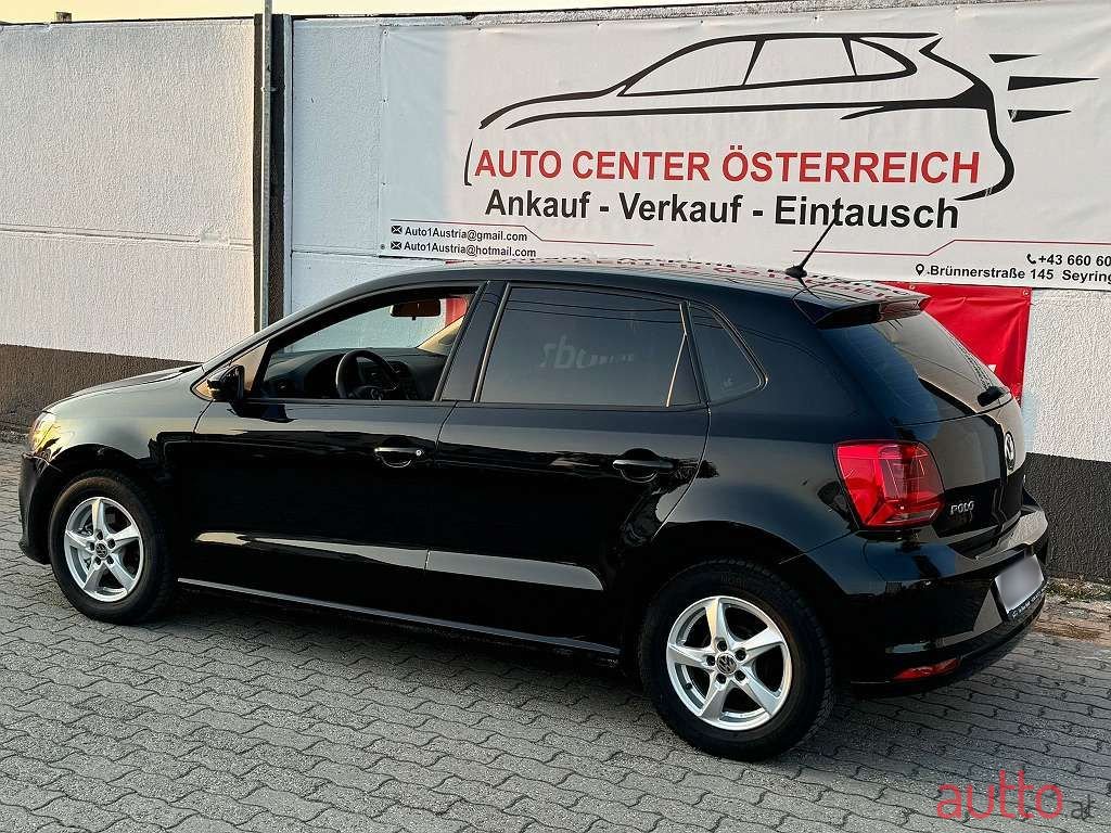 2017' Volkswagen Polo photo #2