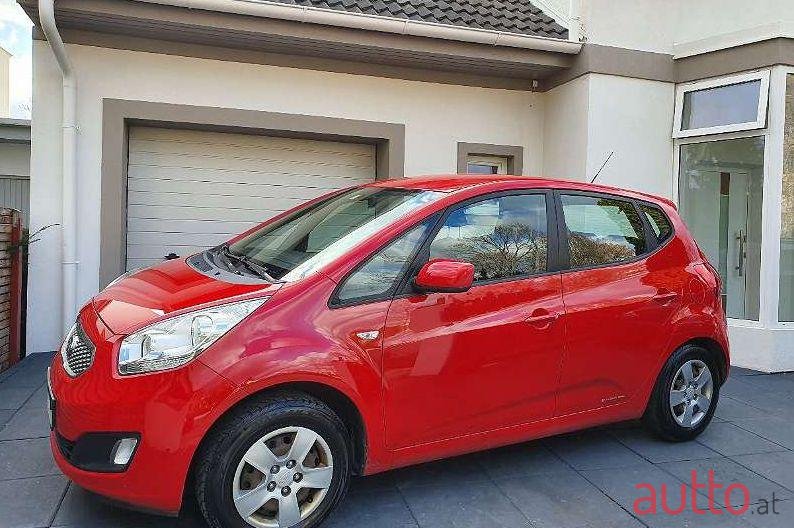 2010' Kia Venga photo #1