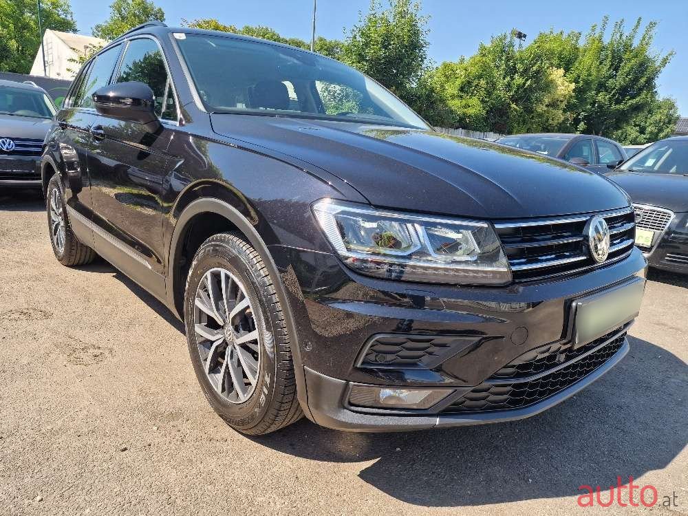 2017' Volkswagen Tiguan photo #6
