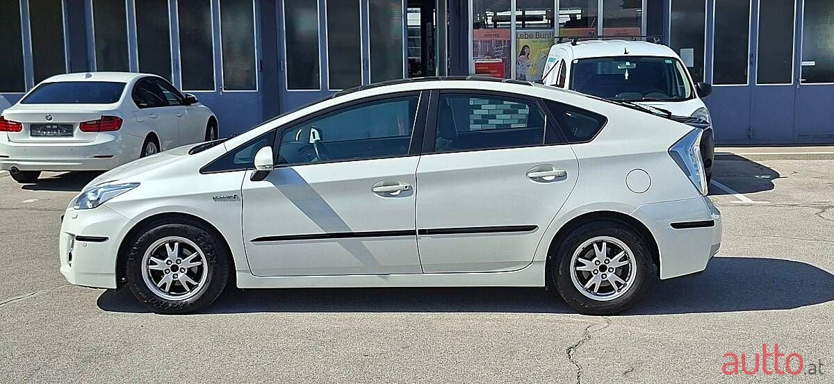 2010' Toyota Prius photo #5