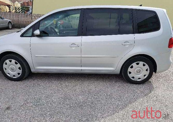 2013' Volkswagen Touran photo #1