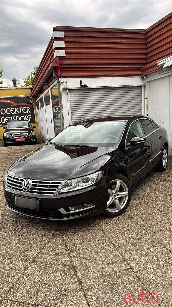 2014' Volkswagen Passat photo #3
