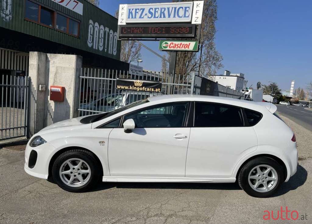 2012' SEAT Leon photo #2