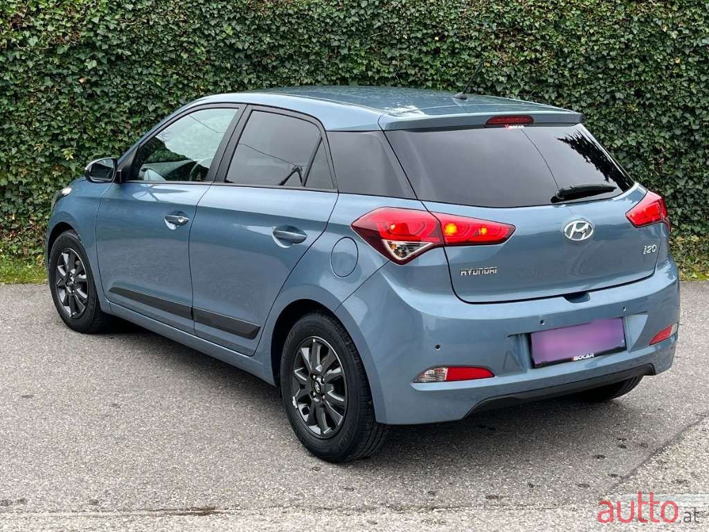 2017' Hyundai i20 photo #2