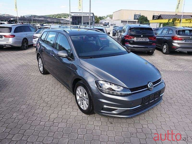 2019' Volkswagen Golf photo #2