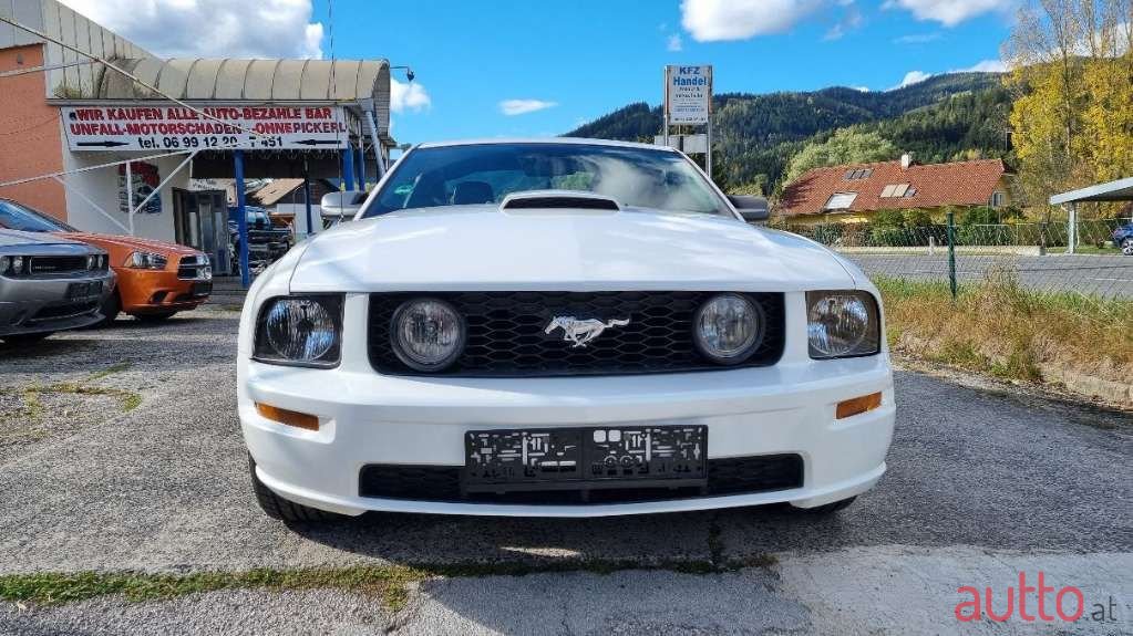 2006' Ford Mustang photo #2