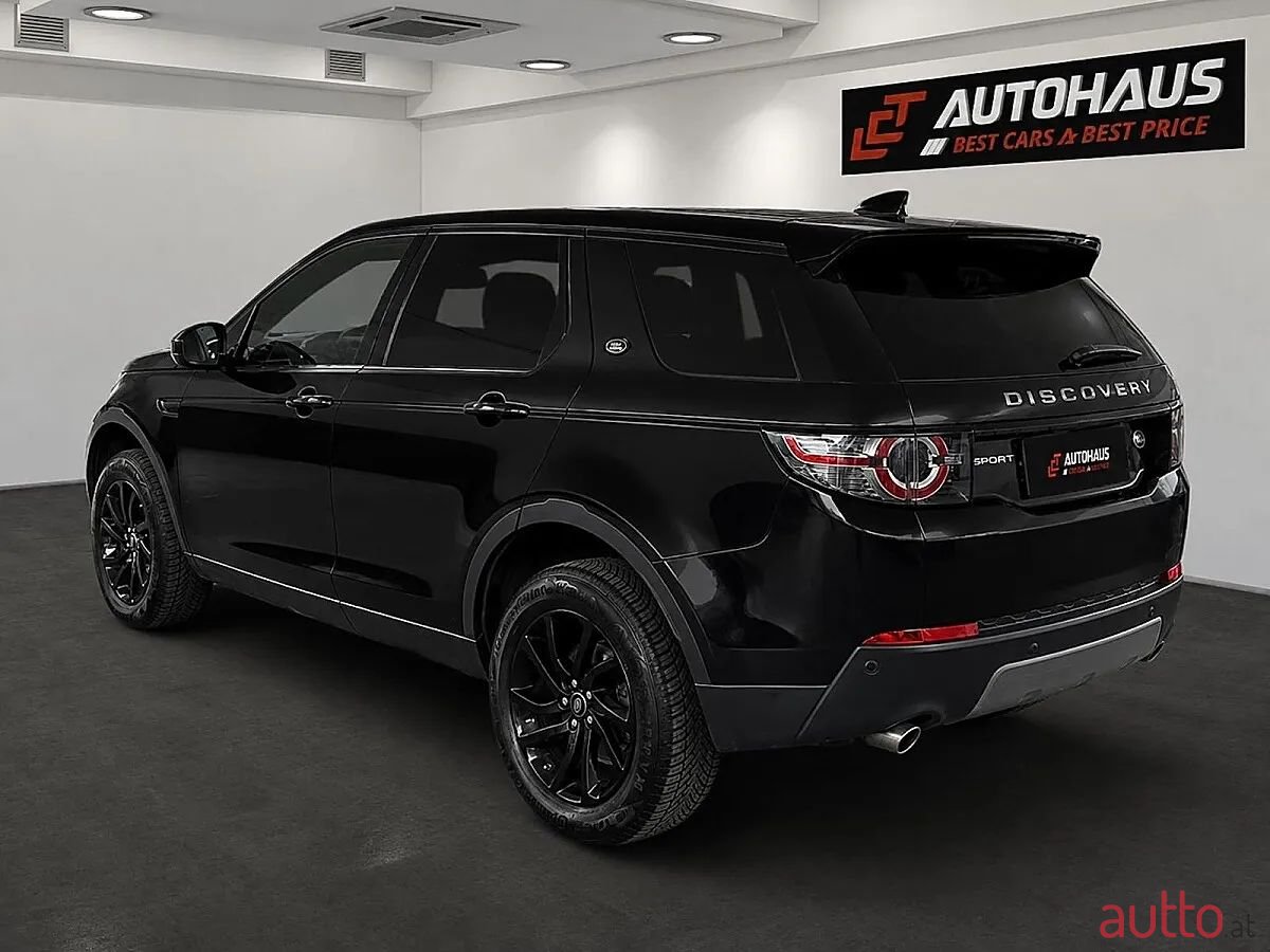 2019' Land Rover Discovery Sport photo #3