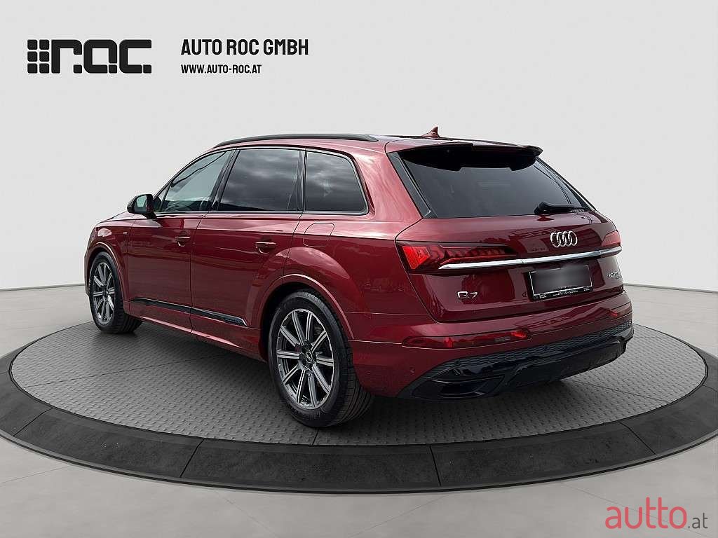 2021' Audi Q7 photo #3