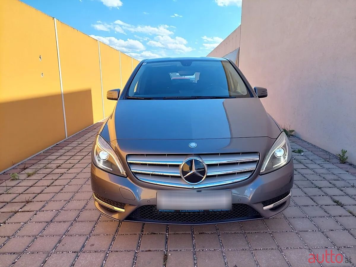 2013' Mercedes-Benz B-Klasse photo #2
