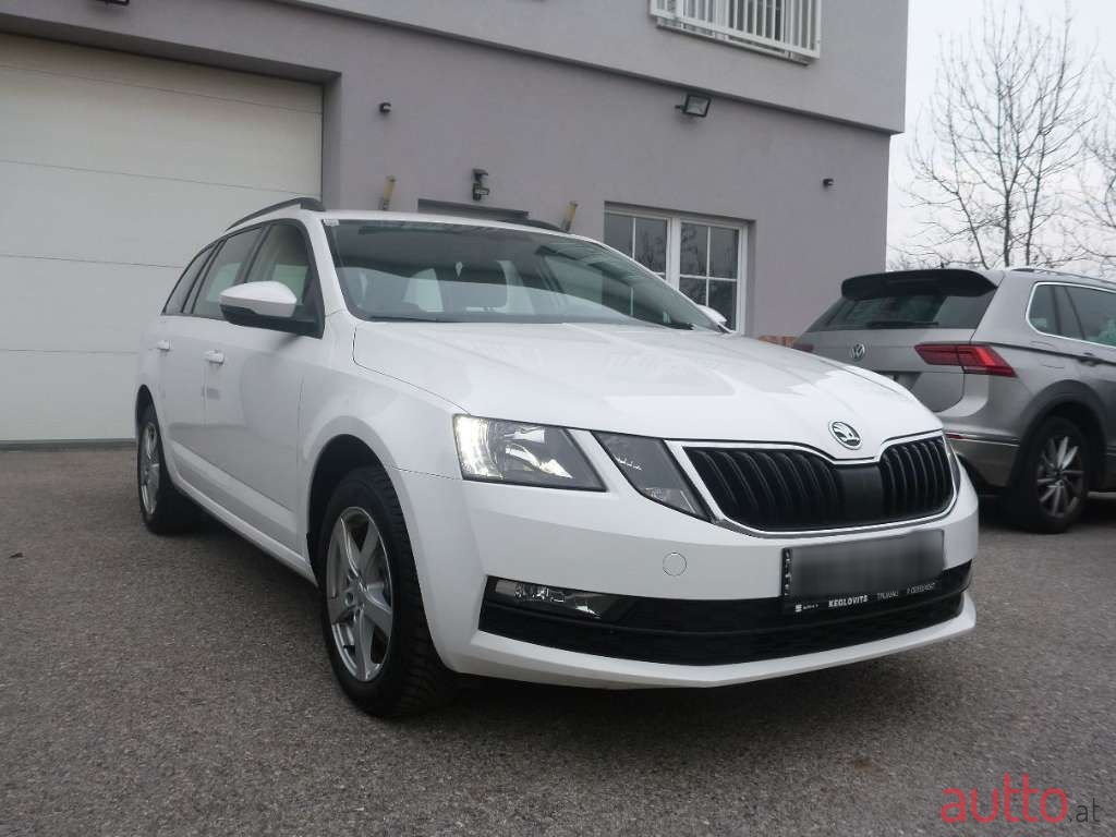 2020' Skoda Octavia photo #3