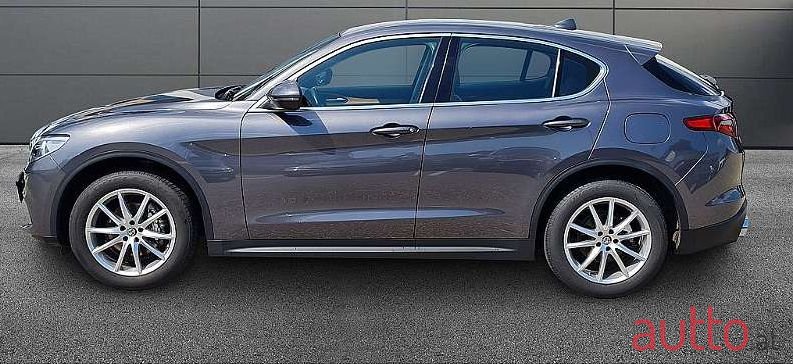 2017' Alfa Romeo Stelvio photo #1