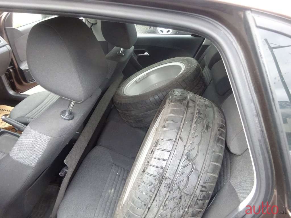 2012' Volkswagen Polo photo #6