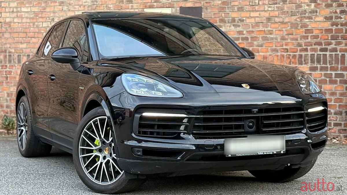 2018' Porsche Cayenne photo #2