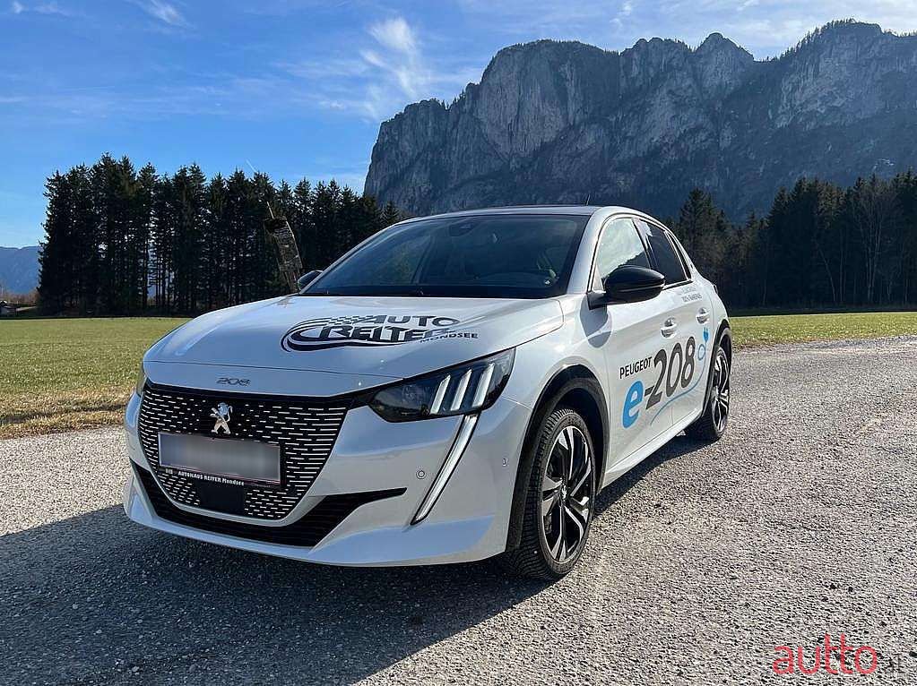 2022' Peugeot 208 photo #2