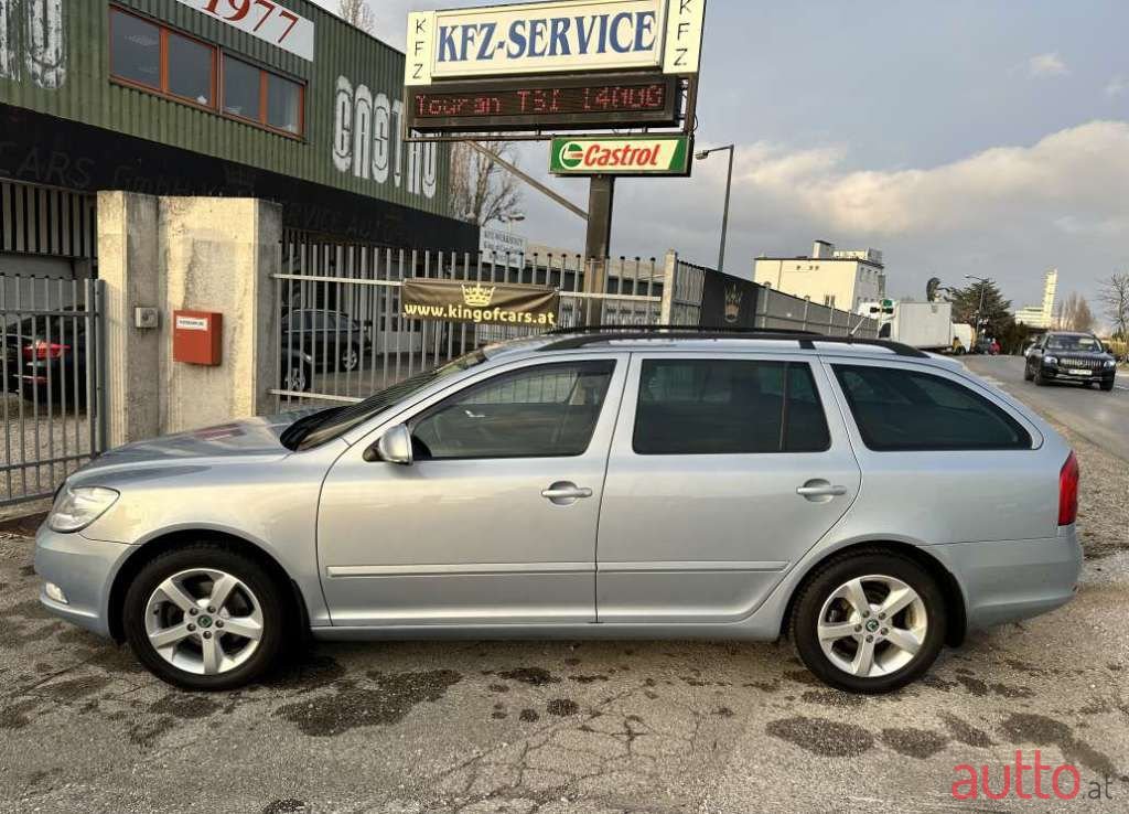 2011' Skoda Octavia photo #2