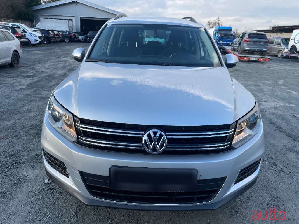 2015' Volkswagen Tiguan photo #3