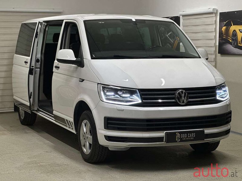 2017' Volkswagen Caravelle photo #2