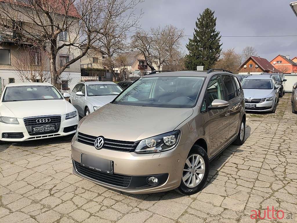 2012' Volkswagen Touran photo #1