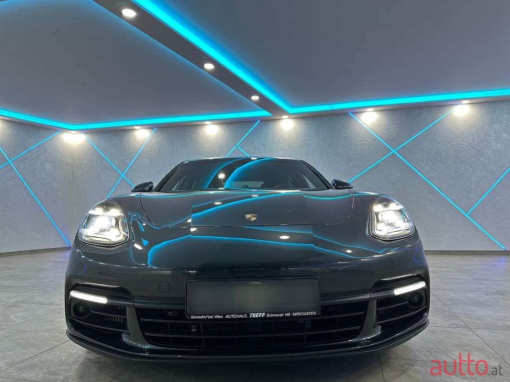 2019' Porsche Panamera photo #3