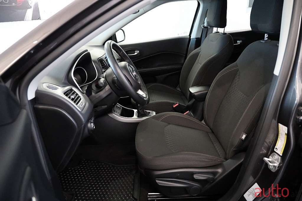 2017' Jeep Compass photo #4