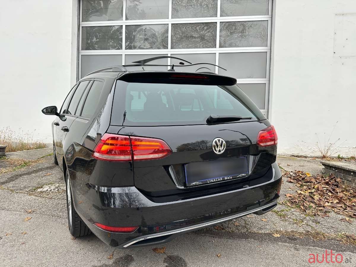 2018' Volkswagen Golf photo #5