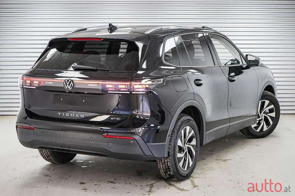 2024' Volkswagen Tiguan photo #1
