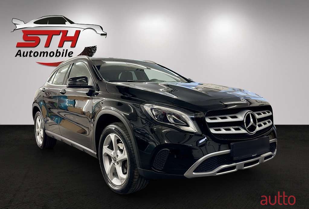 2018' Mercedes-Benz Gla-Klasse photo #2