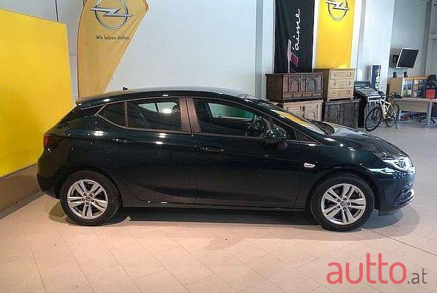 2018' Opel Astra photo #1