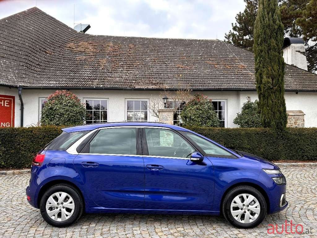 2017' Citroen C4 Picasso photo #6