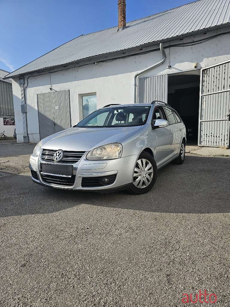 2009' Volkswagen Golf photo #1