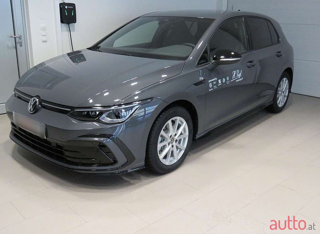 2023' Volkswagen Golf photo #1