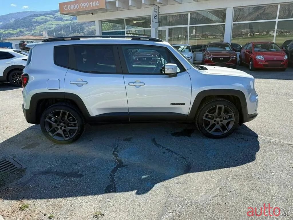 2020' Jeep Renegade photo #5