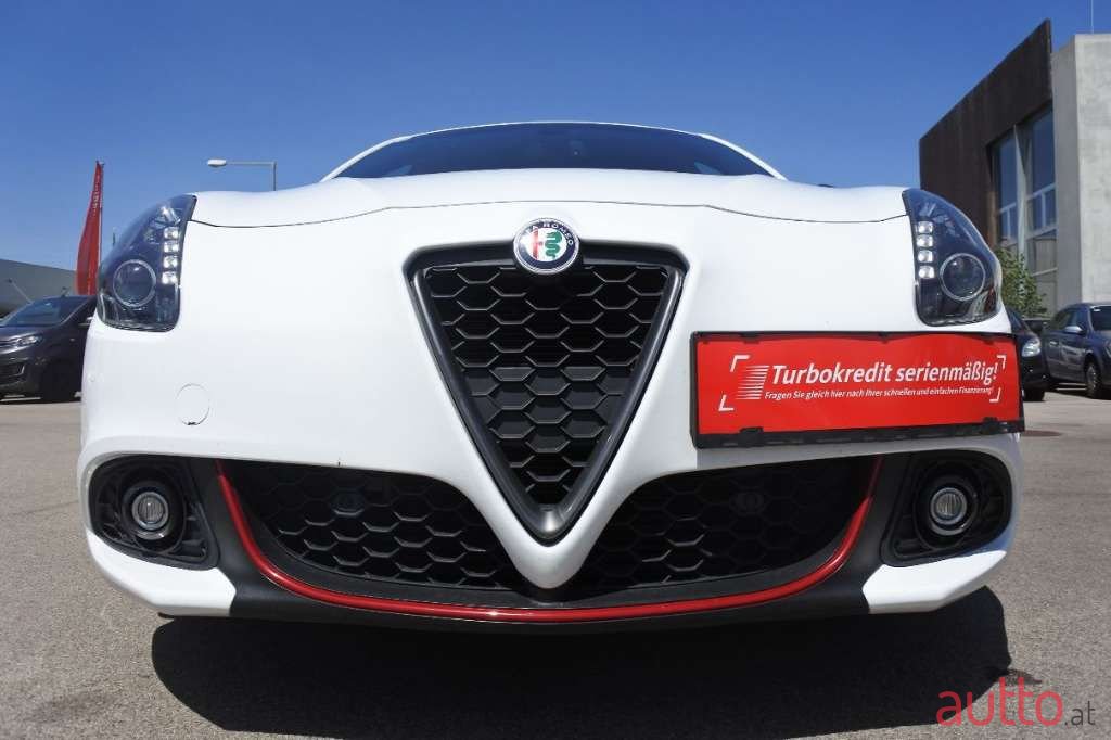 2016' Alfa Romeo Giulietta photo #5