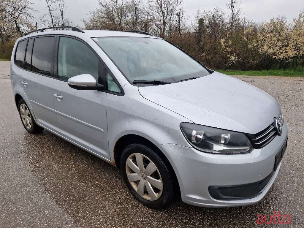 2010' Volkswagen Touran photo #6