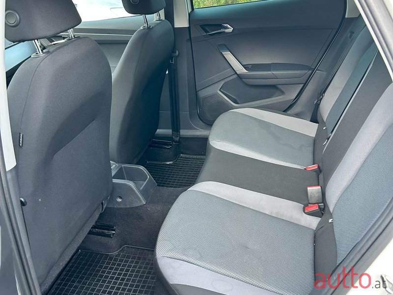 2019' SEAT Arona 1.6 TDI Style DSG photo #5