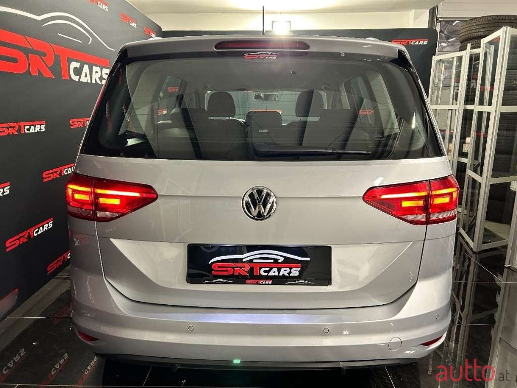 2019' Volkswagen Touran photo #4