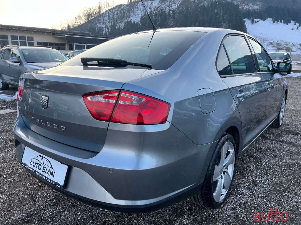 2013' SEAT Toledo photo #6
