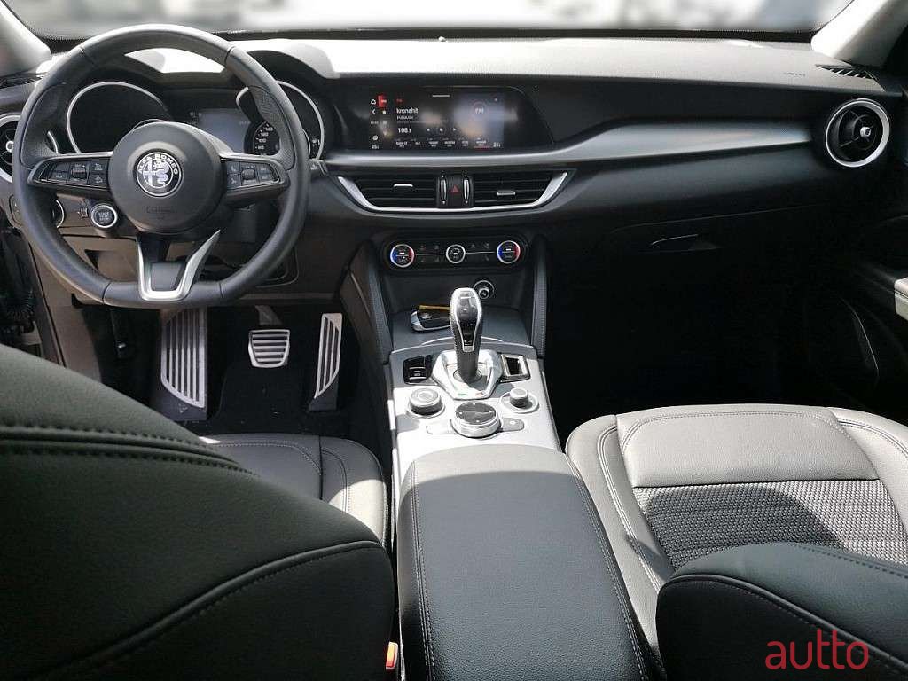 2020' Alfa Romeo Stelvio photo #4