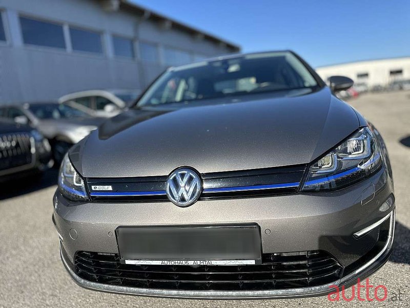 2016' Volkswagen Golf photo #2