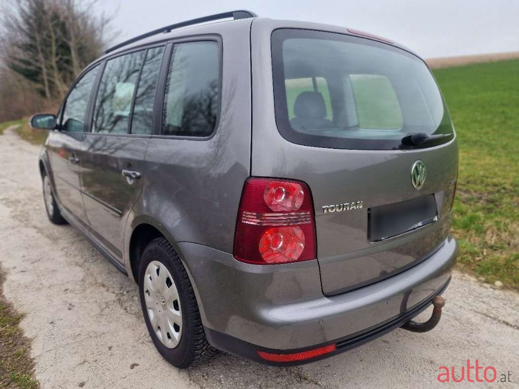 2009' Volkswagen Touran photo #5