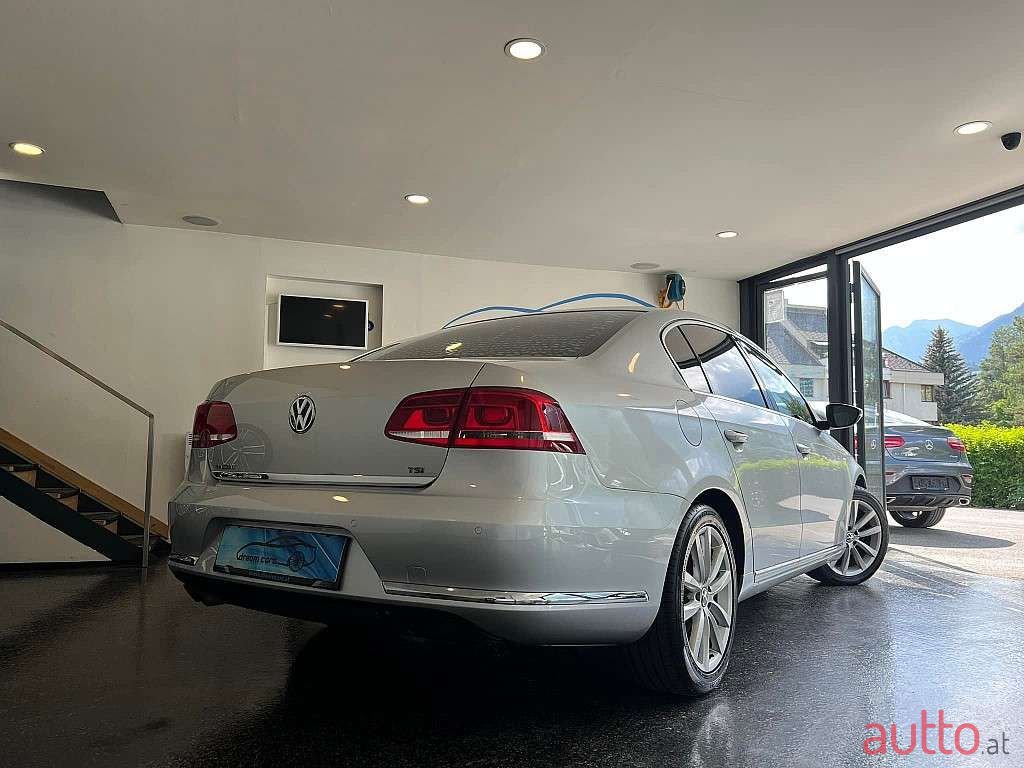 2011' Volkswagen Passat photo #2