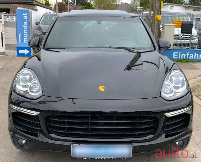 2015' Porsche Cayenne photo #1